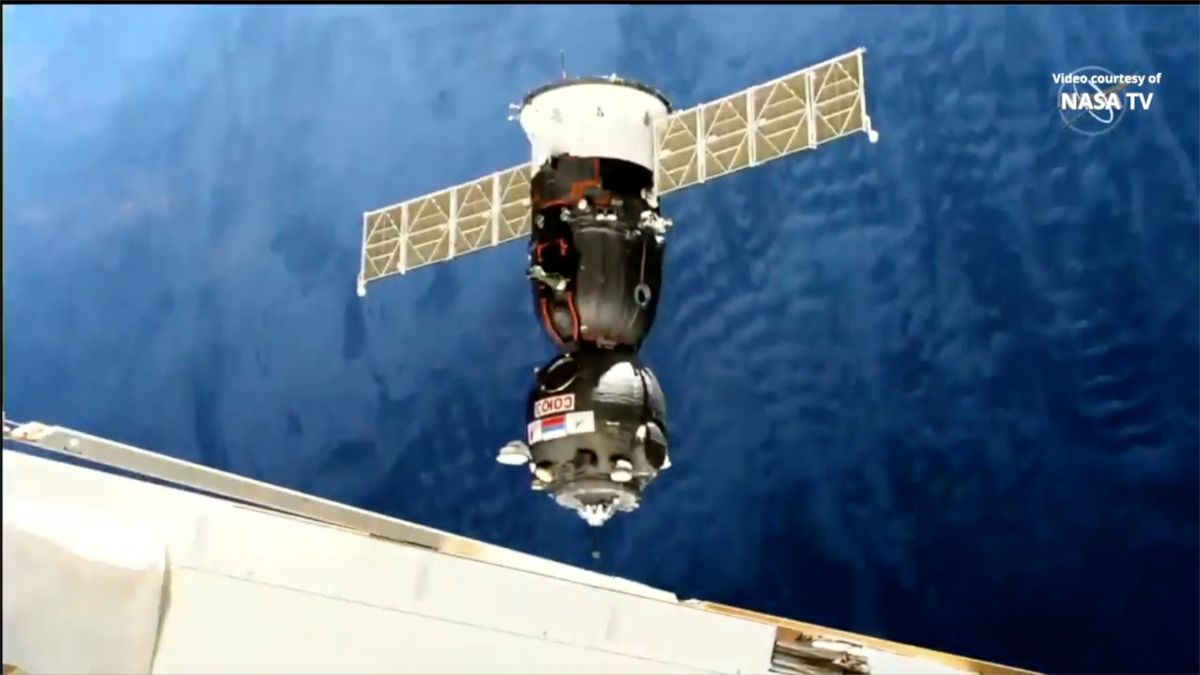 Video: Záchranná mise v kosmu. Pro astronauty přiletěla náhradní ruská loď